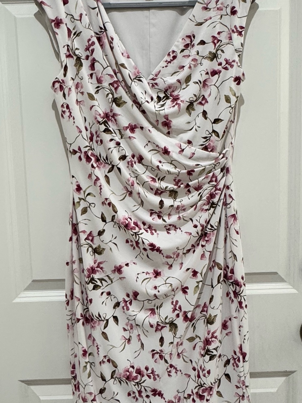 Ralph Lauren Women’s Floral V Draped White Dress w Maroon Blooms Size 6 Stretchy